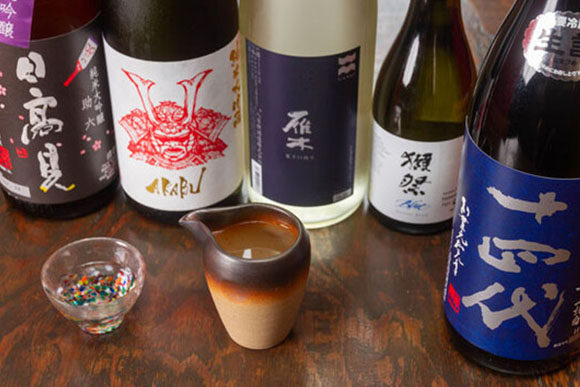 「十四代」などの銘柄をはじめ常時30種類の日本酒を取り揃え！